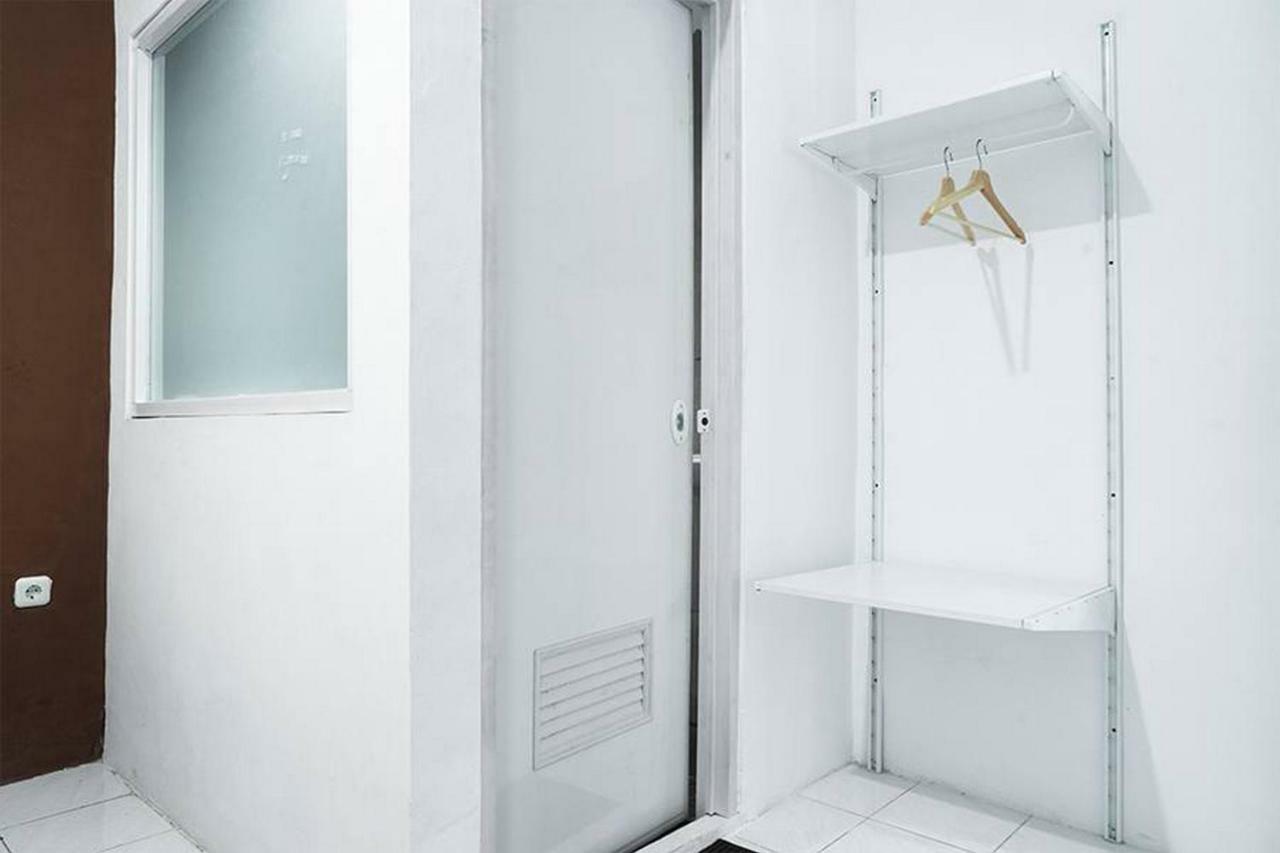 Reddoorz Near Seasons City Mall Cakarta Oda fotoğraf
